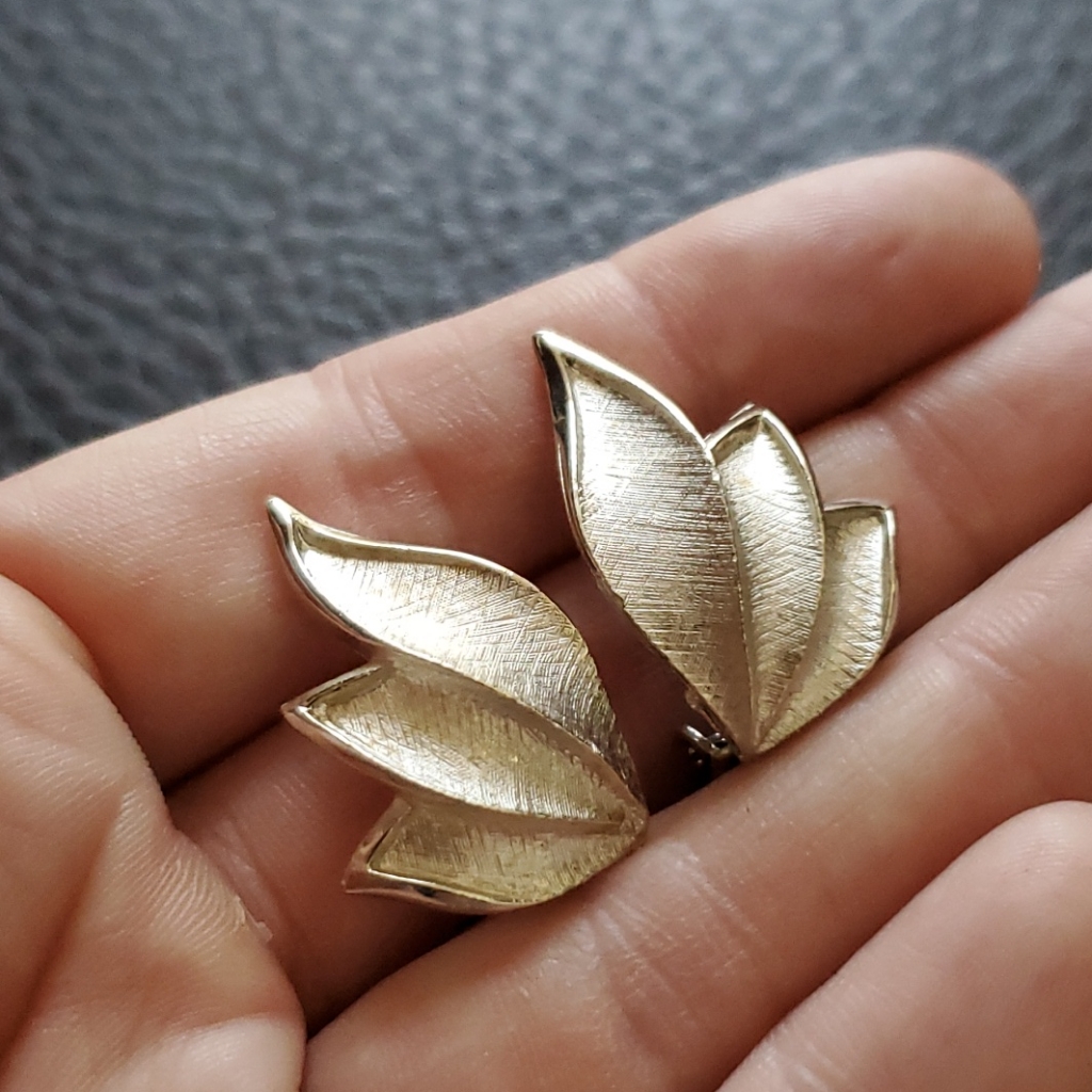 Vtg Star Screw Clip-Back Earrings